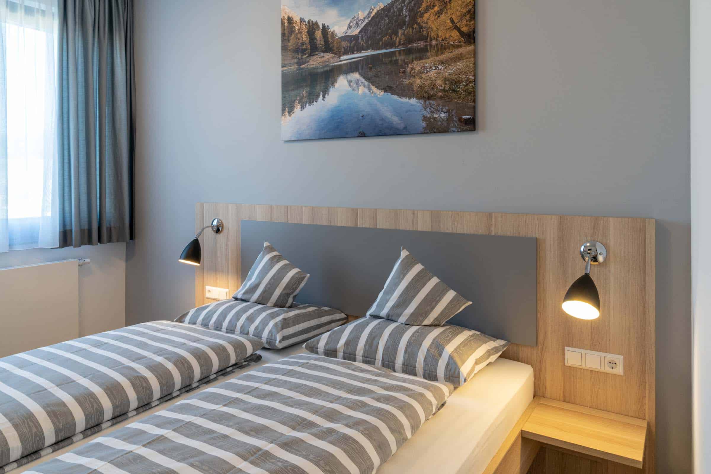gemütliches Doppelbett im Hotel Lumi Freiburg
